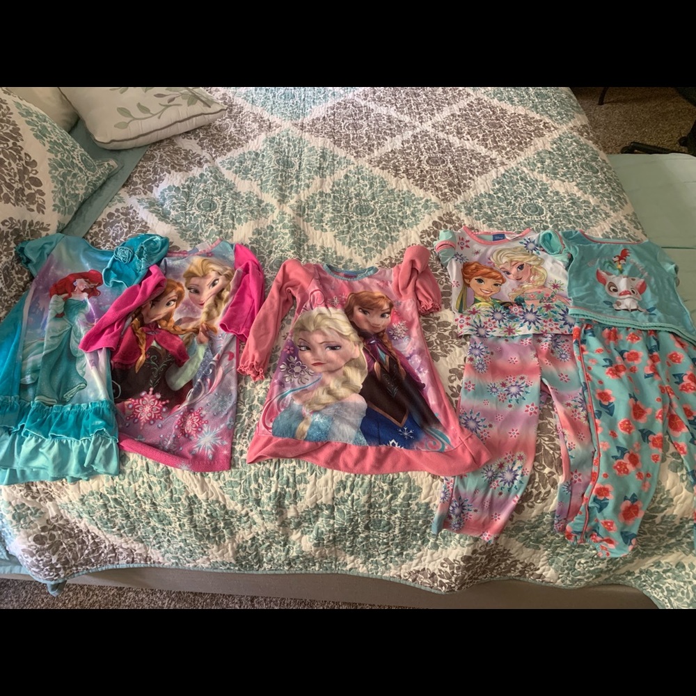 Lot of 5 Disney PJs
